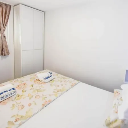 Mobile Homes Bella Vikendica *