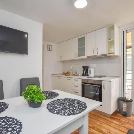 Mobile Homes Bella Holiday home Biograd Na Moru