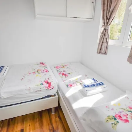 Mobile Homes Bella Holiday home Biograd Na Moru
