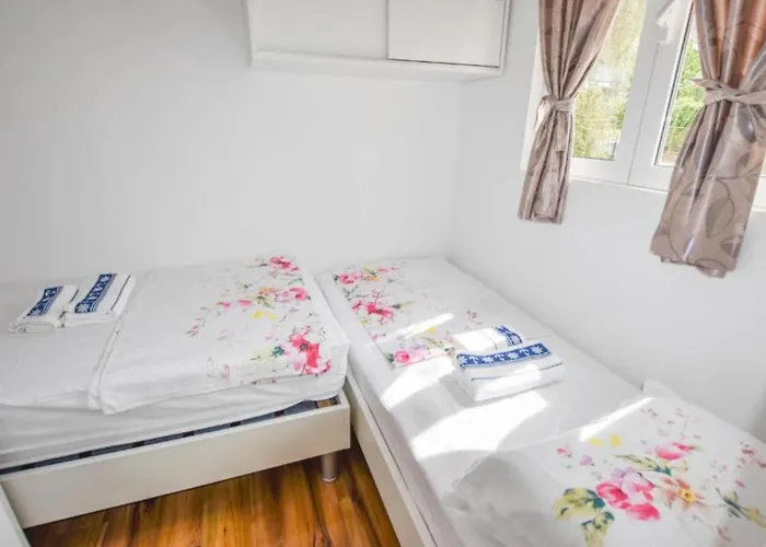 Mobile Homes Bella Holiday home Biograd Na Moru